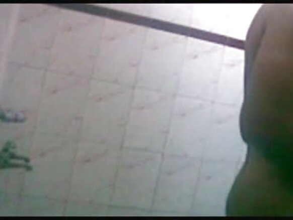 Desi debbo lootde jokkere enɗam e sehil gorko mum e nder leydi Indiya jokkere enɗam indian lootde e ɗemngal Engele