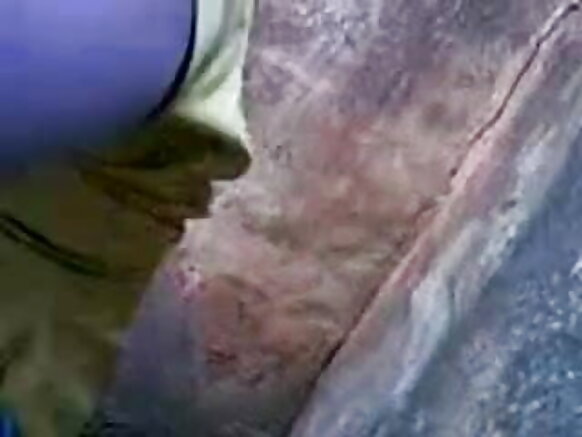 Gorko gooto jeyaaɗo to leydi Indiya hollitii natal mum sexy e nder video belɗo
