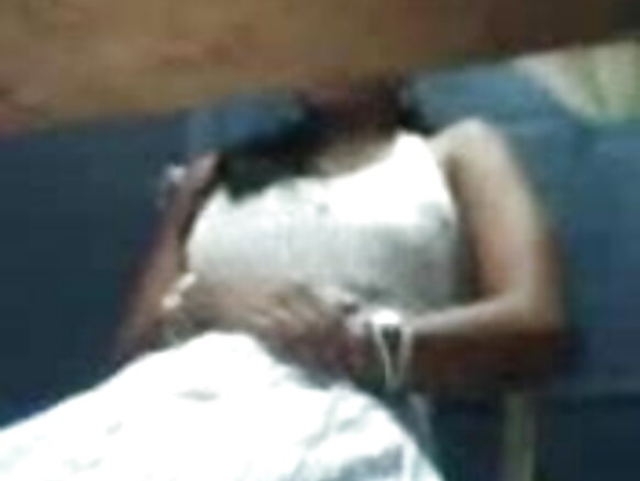 Ɓiɗɗo debbo indiyanke ina ƴattoo e nder kafe siber filmo sexy hd siberkafe