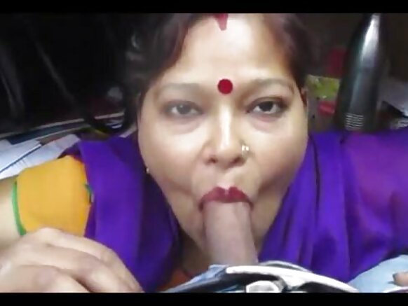 Desi aunty hokkugo ɓuuɓri desi ɓuuɓri e sexy hindi video film luggiɗde daande creampie
