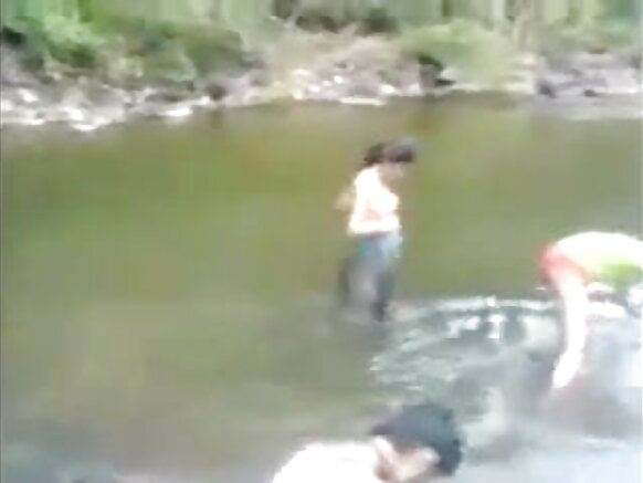 Ɓiɗɗo debbo indiyankeejo e sukaaɓe rewɓe indiyankoore e nder maayo video sexy theor bfs filmo