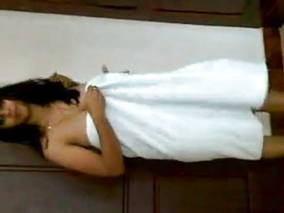 Debbo indiyanke hollitii foto sexy e ɗemngal Engele Intermittent Engele
