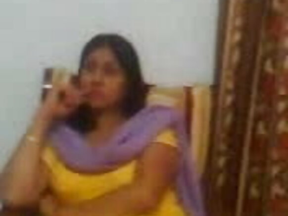 Video indian indian Aunty indiyanke ina hollira filmuuji mum sexy mawɗi
