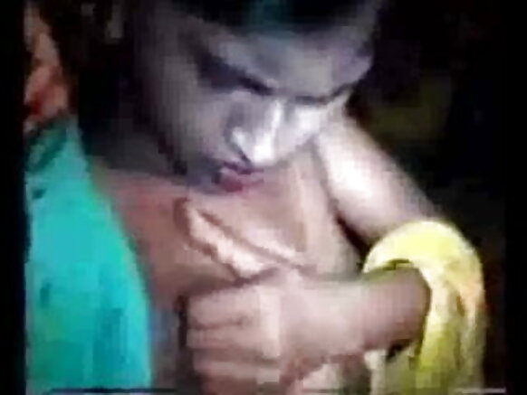 Aunty ƴetti boobs mum e hoɗdiiɓe