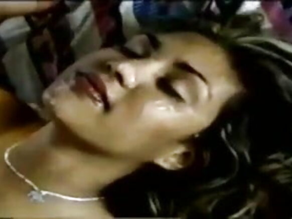 Sexy indienne ina 6eydoo 6ooyde e nder suudu 6oornugol e nder video filmo sexy - Sexy Koo