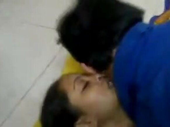 Linda desi chudai giɗo debbo desi filmo sexy e ɗemngal angele