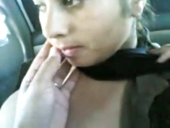 boobs sexy timmuɗo hollirta e nder filmo sexy boobs e nder oto