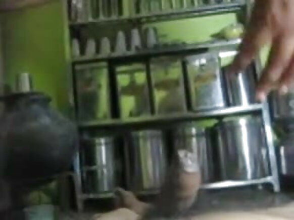 Aunty India Del Sur ɗon taska ngam ƴamɗe jommbaajo maako dow enternet
