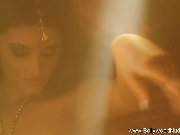 Dancer Bollywood belɗo ina waɗa en weltaare mawnde e sexy e nder wideyoo filmo Hindi