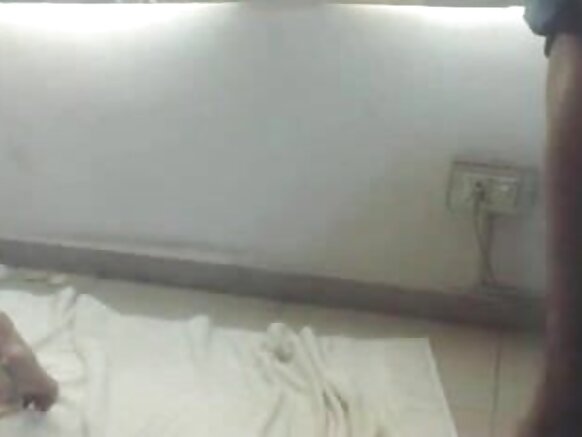 Bhabhi woni hisnude golle e jokkondirde e mawɗo mum filmo video timmuɗo