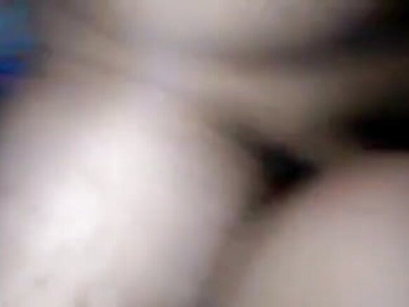 Debbo mawɗo jom jawdi ina fija miñi mum debbo e nder filmo sexy resort hindi