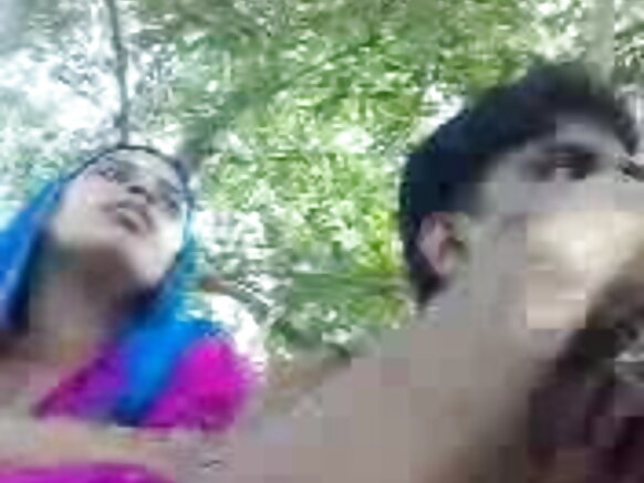 Desi parking aunty manuel golle e nder park foto sexy hindi foto filmo