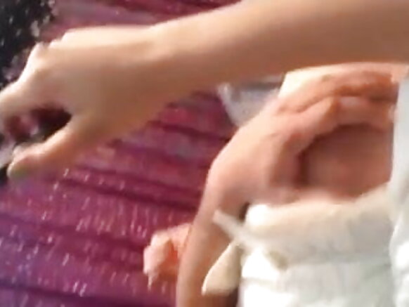 Julɓe desi desi debbo ina weltina gorko mum bf sexy film ngam mawɓe
