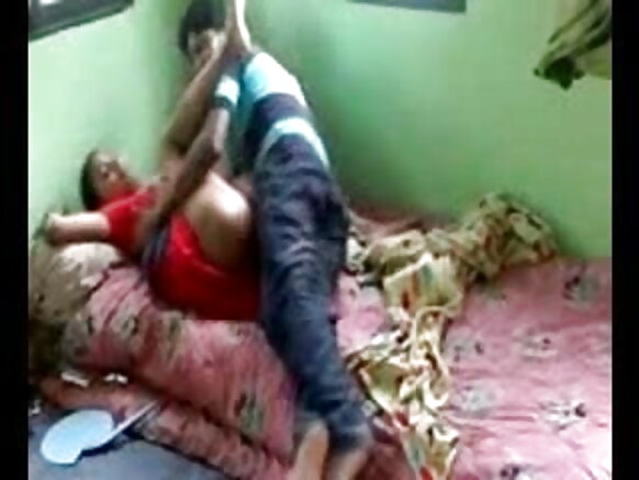 Desi gorko fucks jommbaajo e nder galle
