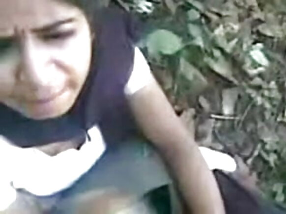Desi India ɓiɗɗo debbo ina muusi kaawningol e ñaamde semmbe mo alaa ɗo haaɗi e nder filmo video sexy