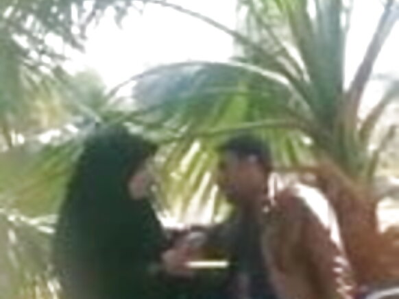 Bojel juulɗo leydi Indiya ina waɗa gorko mum huɗo e nder park, video hollitii.