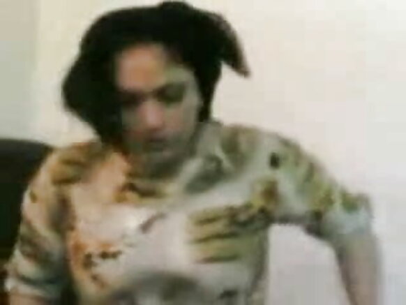 Aunty indian golloowo ina jogii jokkere enɗam e nder birooji udditiiɗi sexy sexy filmo video