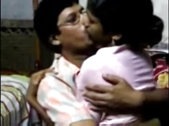 Ɓiɗɗo gorko indiyankeejo ina muɓɓa hindi engele sexy film e gorko oo ina ɓuuɓna ɓuuɓri mum