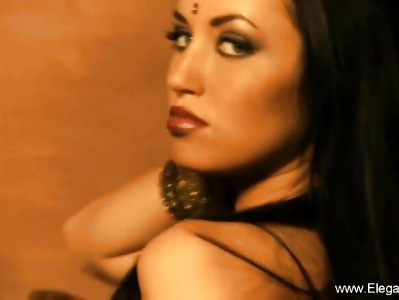 filmo wideyoo sexy e ɗemngal Engele