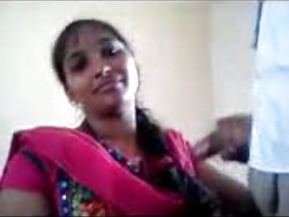 Bojel ƴetti coccorgal e hunuko mum e nder suudu janngirdu, filmo South Indian e ɗemngal Engele