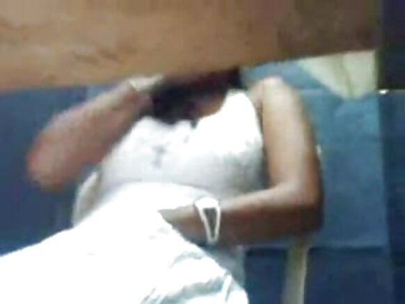 Indiya cam hollirta suka debbo sexy sexy film masturbates nder restora - by Sanjh