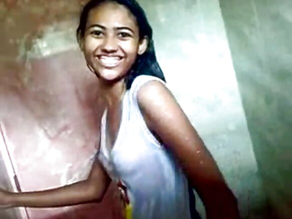 Neldu galle filmo sexy mo suka debbo indiyanke e nder duɗal e gorko mum