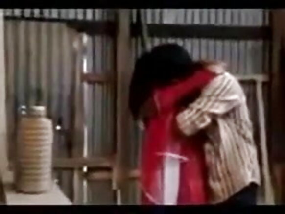 22 Yiɗɓe Kissing Sexy Film Boo Press Yiɗɓe