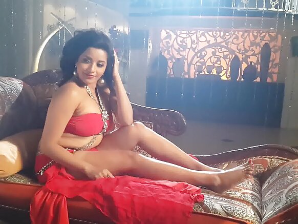 Goɗɗo, eɗen ñaagii nde waɗata filmo sexy mo bollywood lava e fadde..