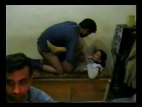 Pakistaan ​​mobile girl ƴettude worɓe ɗiɗo sexy timmuɗo e ɗemngal Engele e nder hojomaaji seeɗa tan