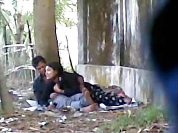 Miin ko mi desi cute lover suuɗde ƴiiƴam mawɗam e nder park public suuɗde ƴiiƴam e nder jamaa e nder video filmo sexy mo ina waɗi