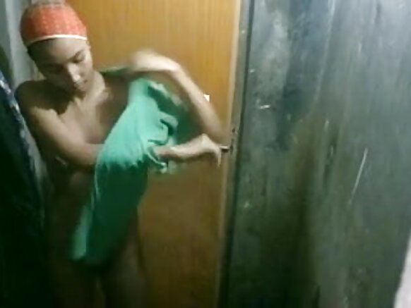 Bojel nder duɗal nanngaama e telefoŋ koɗo mum e nder video blue sexy