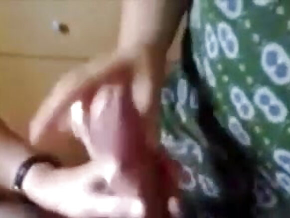 Delhi debbo galle ina hokka huɗo e jom suudu mum, ina hokka huɗo moƴƴo hindi movie hindi sexy
