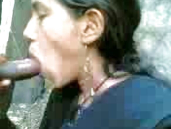 Sukaaɓe rewɓe Indiya ina muusa ƴiiƴam gorko mum en e nder duɗal jaaɓi haaɗtirde