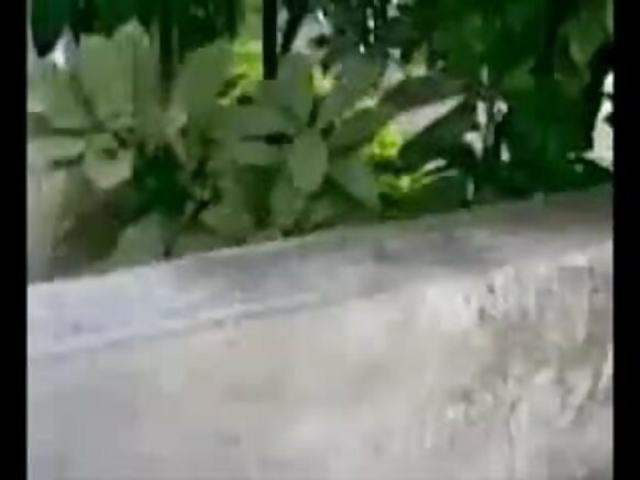 Desi ɓiɗɗo debbo indiyankeejo e nder jeans fucking e dow koɗorɗe hindi sexy natal filmo