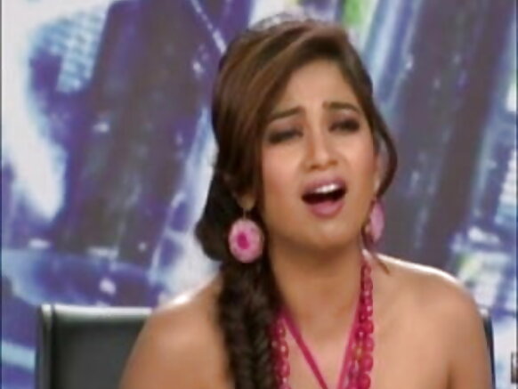 Jimoowo leydi Indiya biyeteeɗo Shreya Ghoshal hollitii boobs e nder filmo teleeji leydi Indiya biyeteeɗo Hot Sexy BF