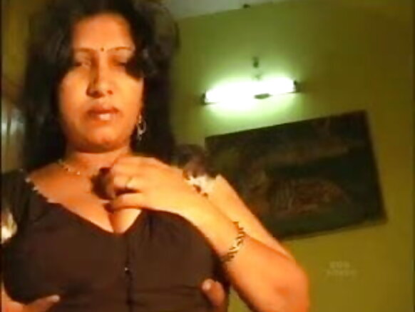 Mallu aunty bollywood film sexy video yidde aunty skandal 003