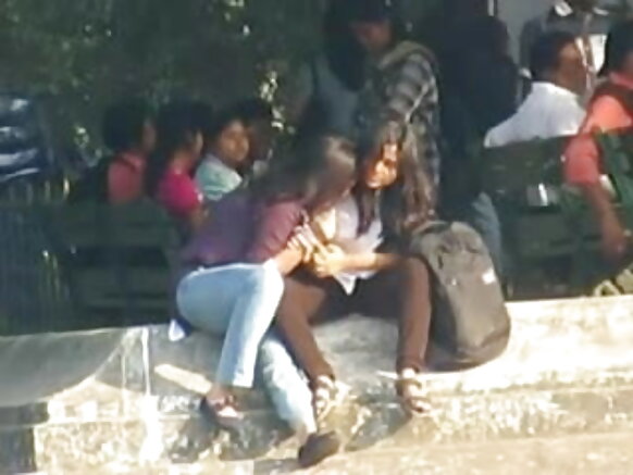 Lesbians indien ina muñana sexy e hindi, ina muñana ɗum e yeeso yimɓe