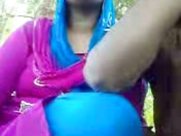 Desi aunty waɗi huɗo e nder park desi aunty timmuɗo sexy e hindi