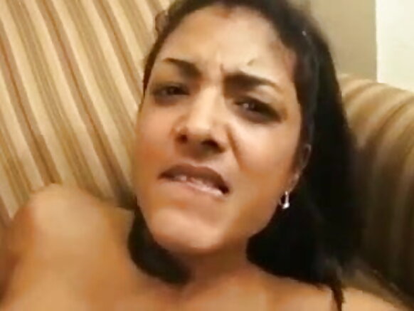 Ɓiɗɗo debbo indiyanke ina fija ɓaleejo engele fontanero filmo sexy ɓaleejo fontanero
