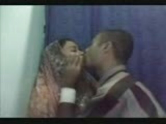 sukaaɓe desi bhojpuri filmo wideyoo sexy jom suudu ina jokkondiri e nder cybercafe sukaaɓe jom suudu cabin
