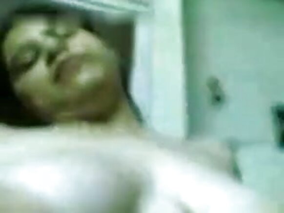 Desi desi aunty india gordita sexy film video hollirta aunty heɓi ɓaleejo e masturbate