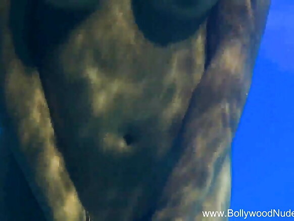 Bollywood ɓiɗɗo ndiyam ina hipnotize e nder wideyoo ɓuuɓɗo e sexy ummoraade e filmo engele