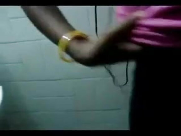 Indian debbo hollirta boobs mum soft to film mum mawɗo sexy video e nder suudu lootorde