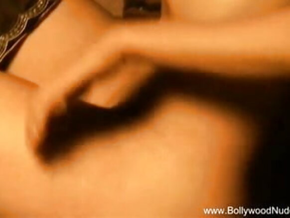 Bollywood India ko wideyoo jom suudu jom suudu jom suudu jom suudu e ɗemngal Engele