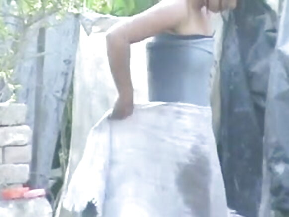 Wow... filmo sexy belɗo desi hindi ɓiɗɗo debbo belɗo ina loota yaasi e worɓe.