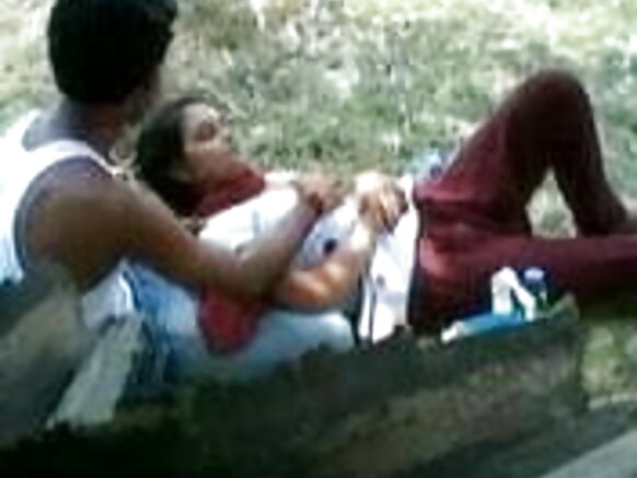 Koɗo indiyanke ina ndaara wideyoo filmo sexy e nder park