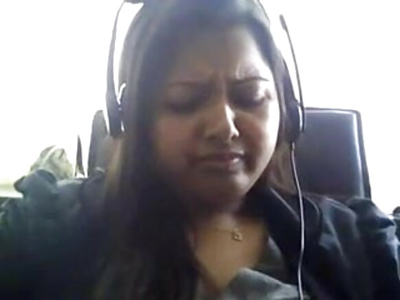 Filmu desi sexy bored hollirta pijirlooji tedduɗi e koppi mum e webcam