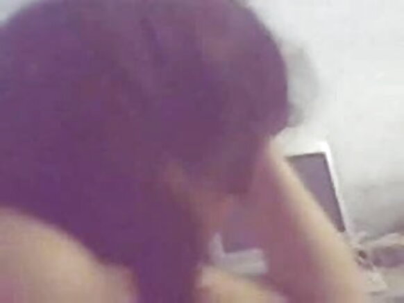 Ɓiɗɗo debbo jaaɓi haaɗtirde leydi Indiya ina weltii e foto gorko blue keso