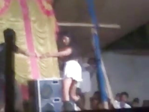 Bojel indiyanke holliri ɓaleejo jamaanu sexy dance sexy video e jamaanu