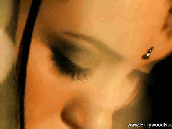 Belɗo sexy ɓaleejo hindi timmuɗo video debbo ina feeñnina ɓaleejo ɓaleejo
